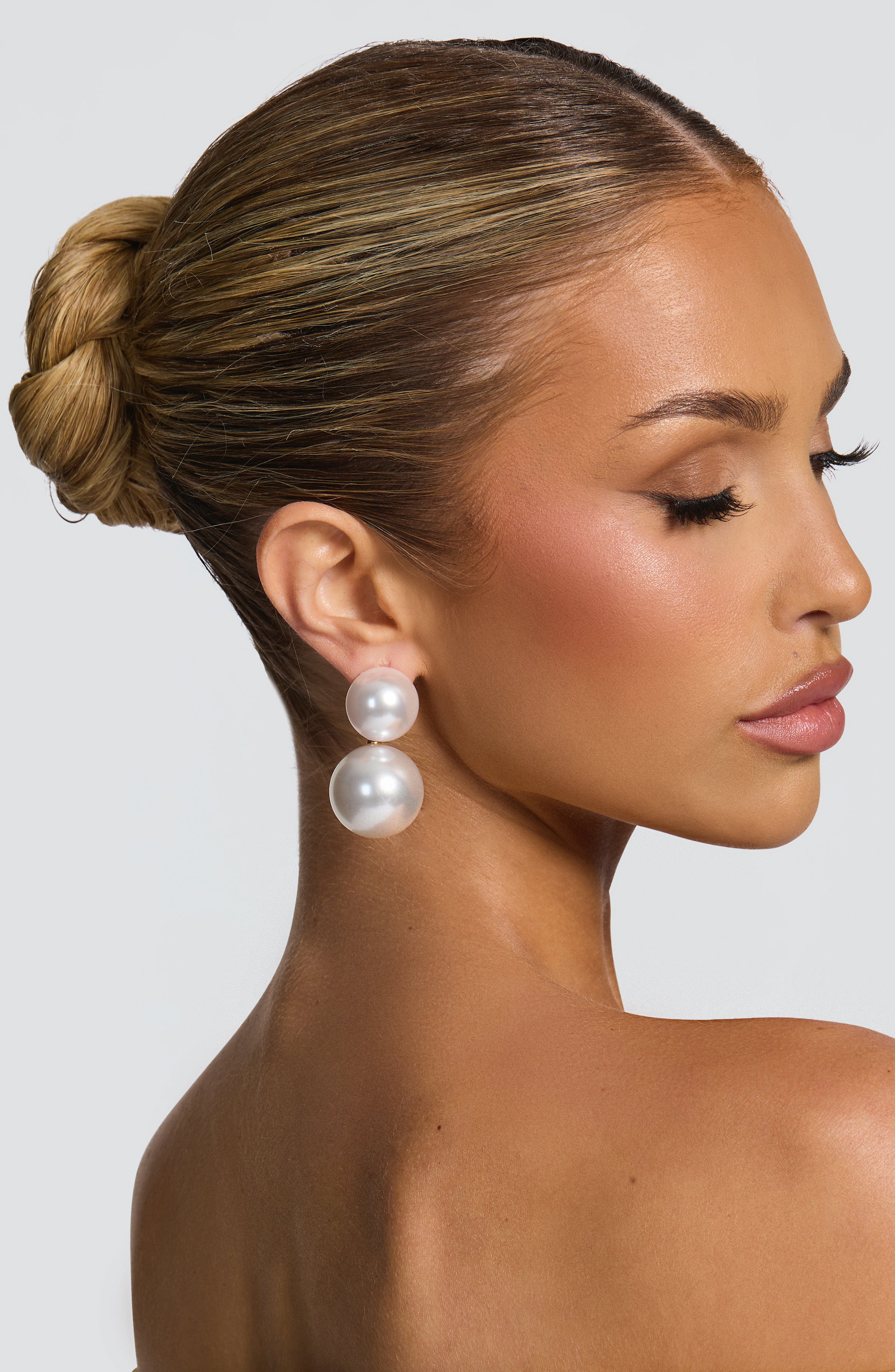 Aria Earrings - Pearl